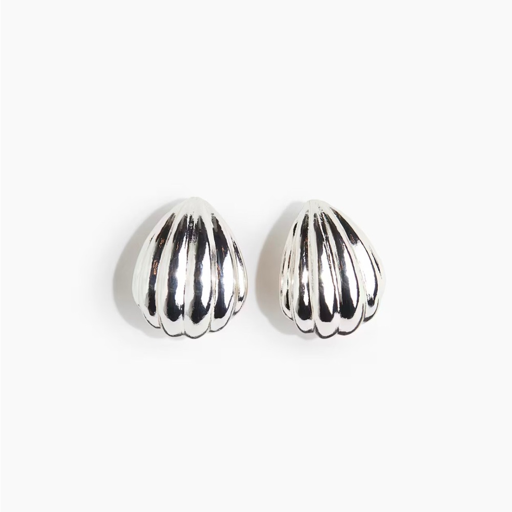 NWT! H&M Silver Fluted Hoop Shell-shaped Earrings